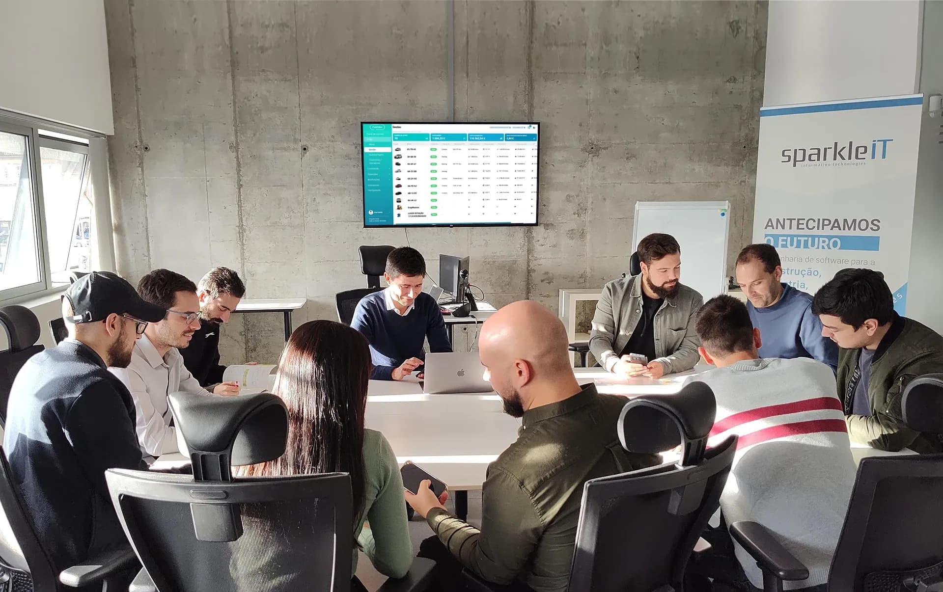 Equipa SparkleIT responsável pelo desenvolvimento do Software de gestão de frotas FleetMax
